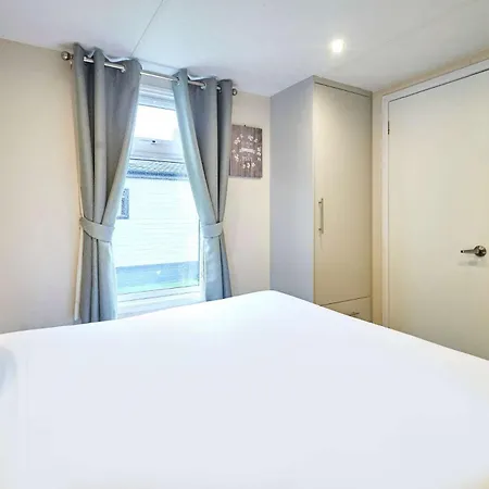 Springwood With Hot Tub * York