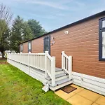 Springwood With Hot Tub * York