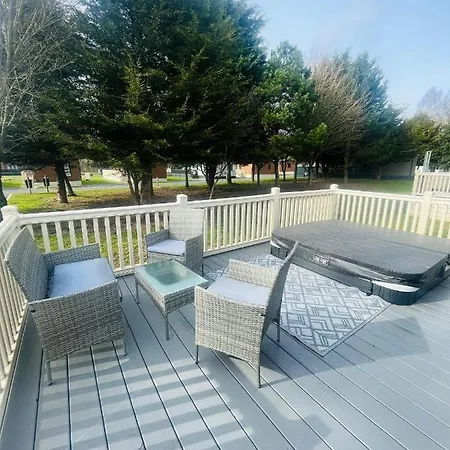 Springwood With Hot Tub Сasa de vacaciones *