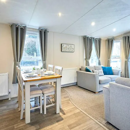 Springwood With Hot Tub