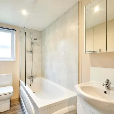Springwood With Hot Tub * York