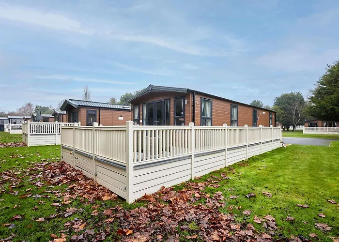 Springwood With Hot Tub *