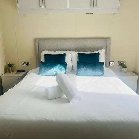 Springwood With Hot Tub Holiday home York